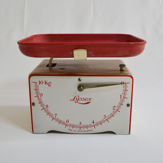 Balance Suisse Lyssex des années 50, base en métal et plateau en plastique.