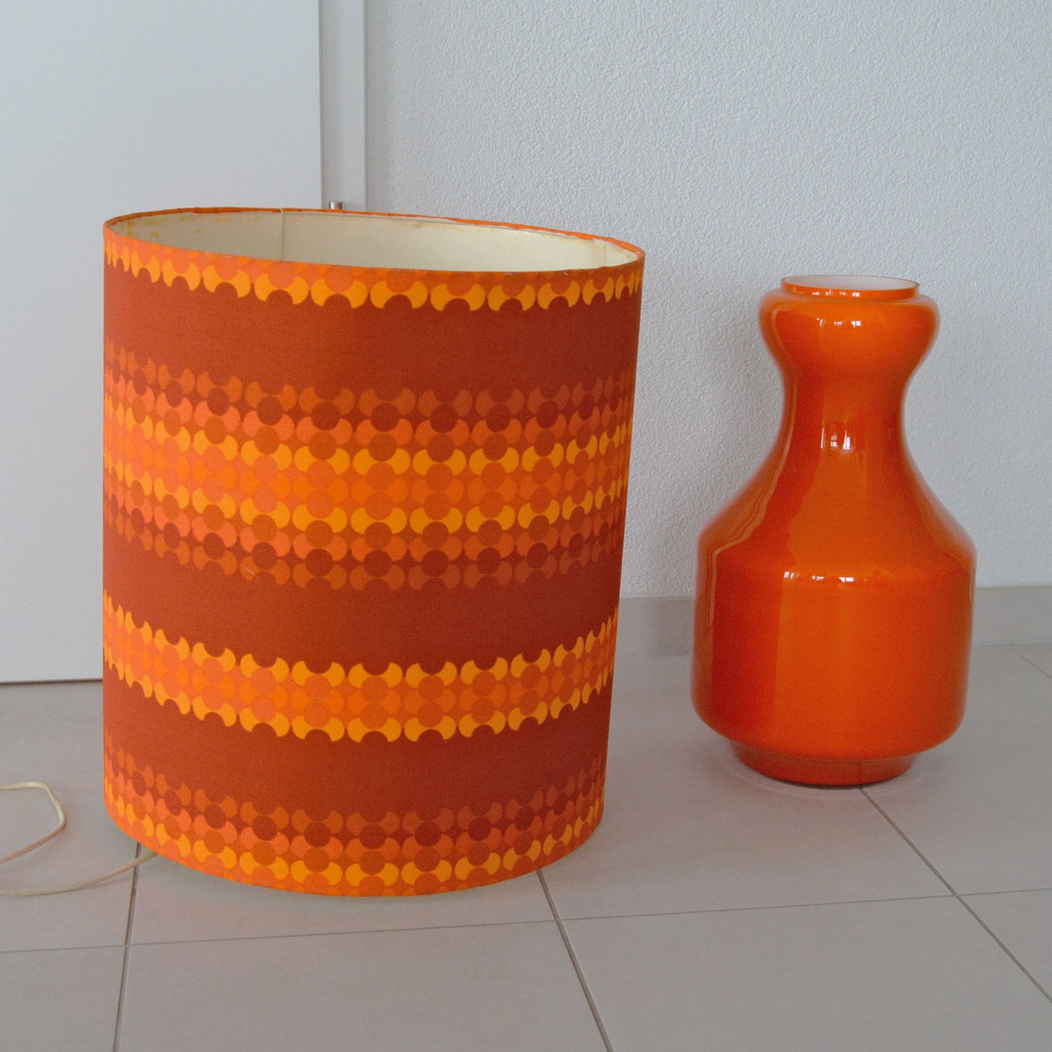 Grande lampe orange à poser au sol, vintage années 70