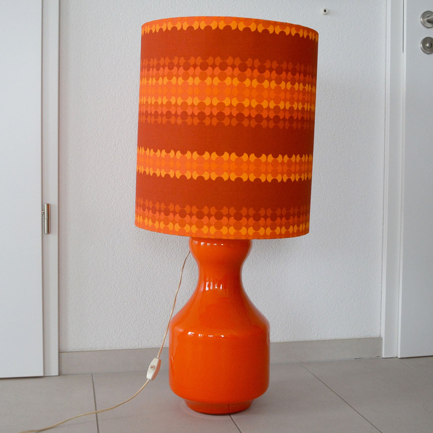 Grande lampe orange à poser au sol, vintage années 70
