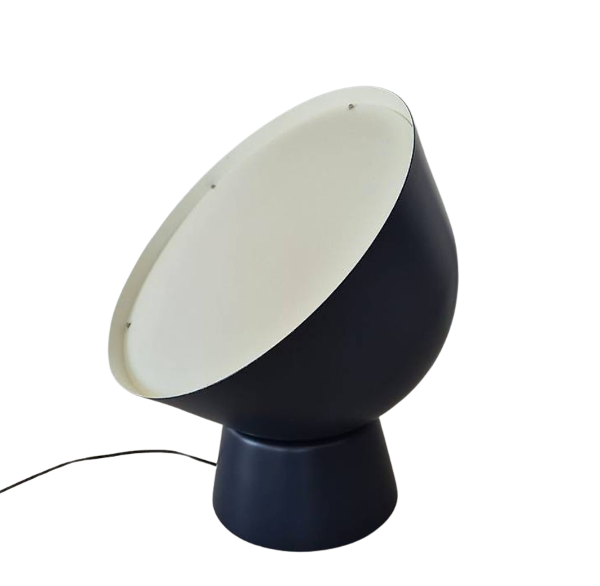 Lampe projecteur XL bleu marine Ikea PS 2017 du designer Ola Wihlborg