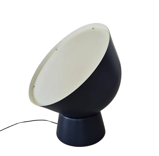 Lampe projecteur XL bleu marine Ikea PS 2017 du designer Ola Wihlborg