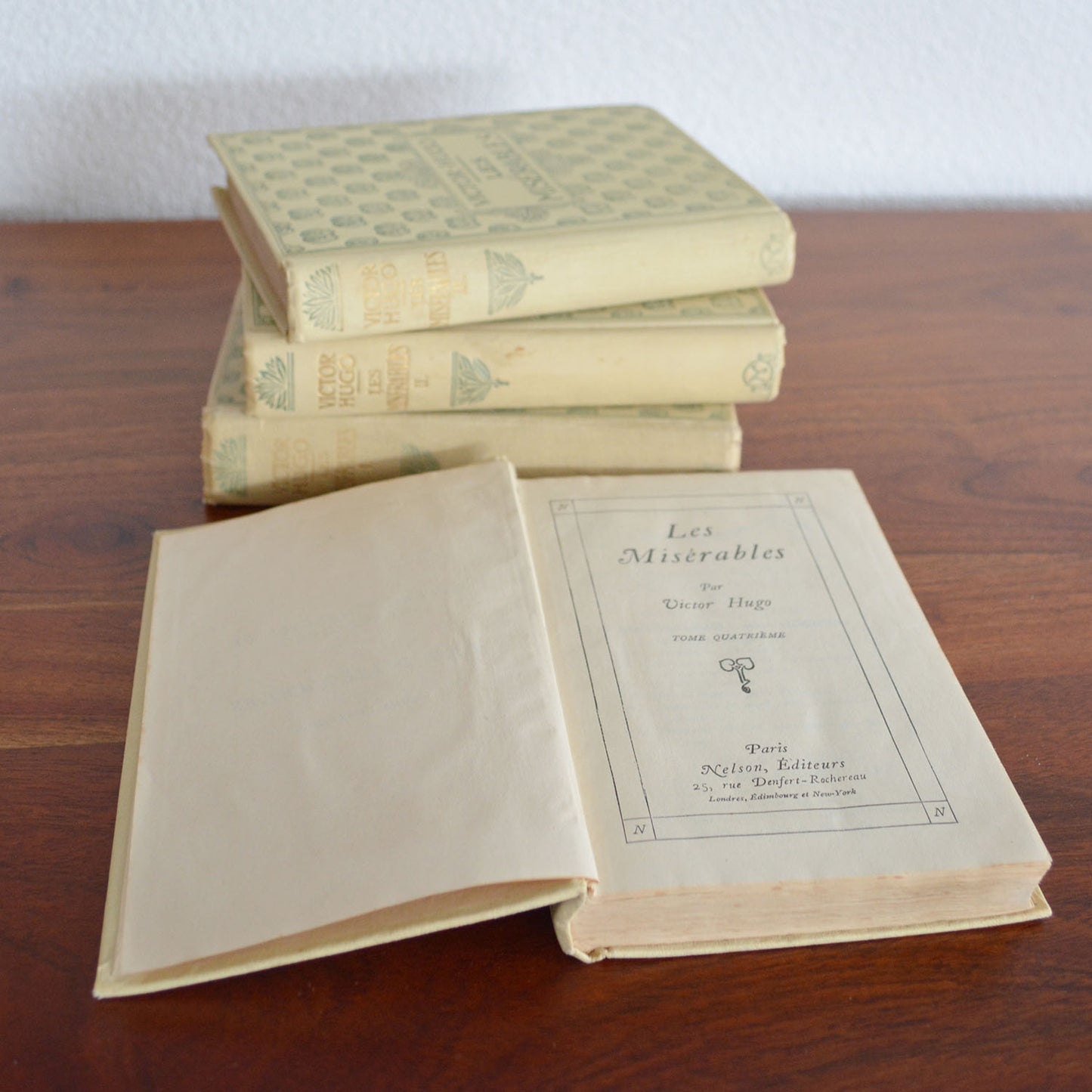 Livres "Les Misérables", 4 tomes, Victor Hugo