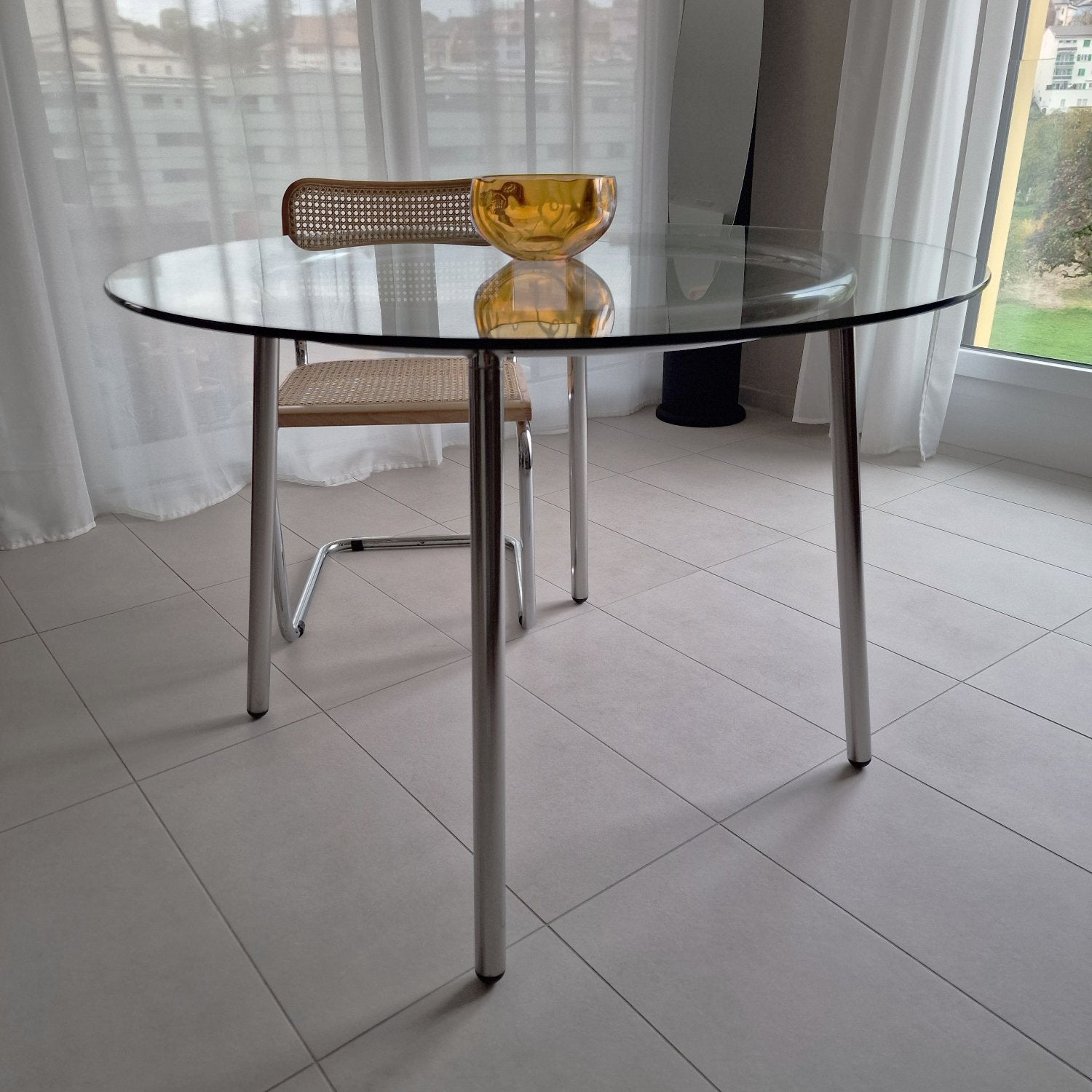 Table à manger en verre avec pieds chromés