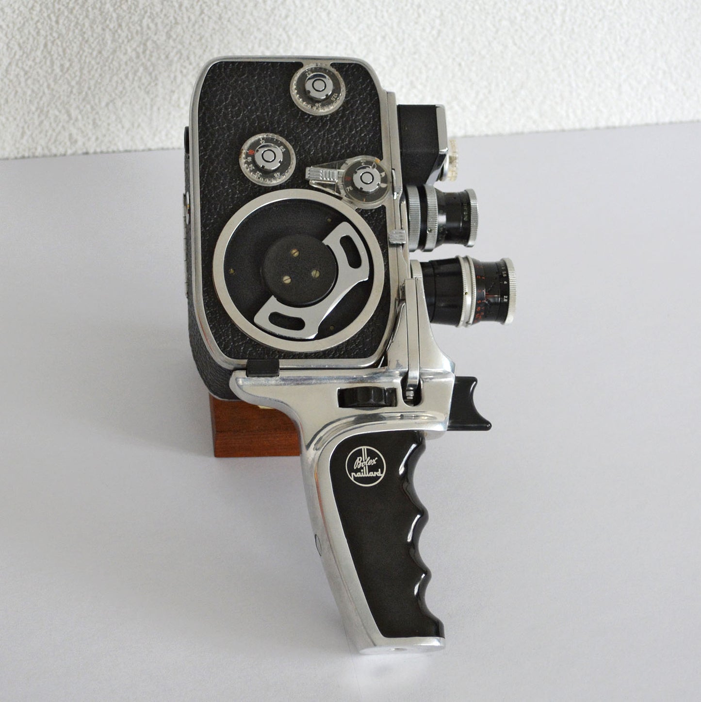 Caméra cinématographique Paillard Bolex B8L vintage des années 50 - vue de côté