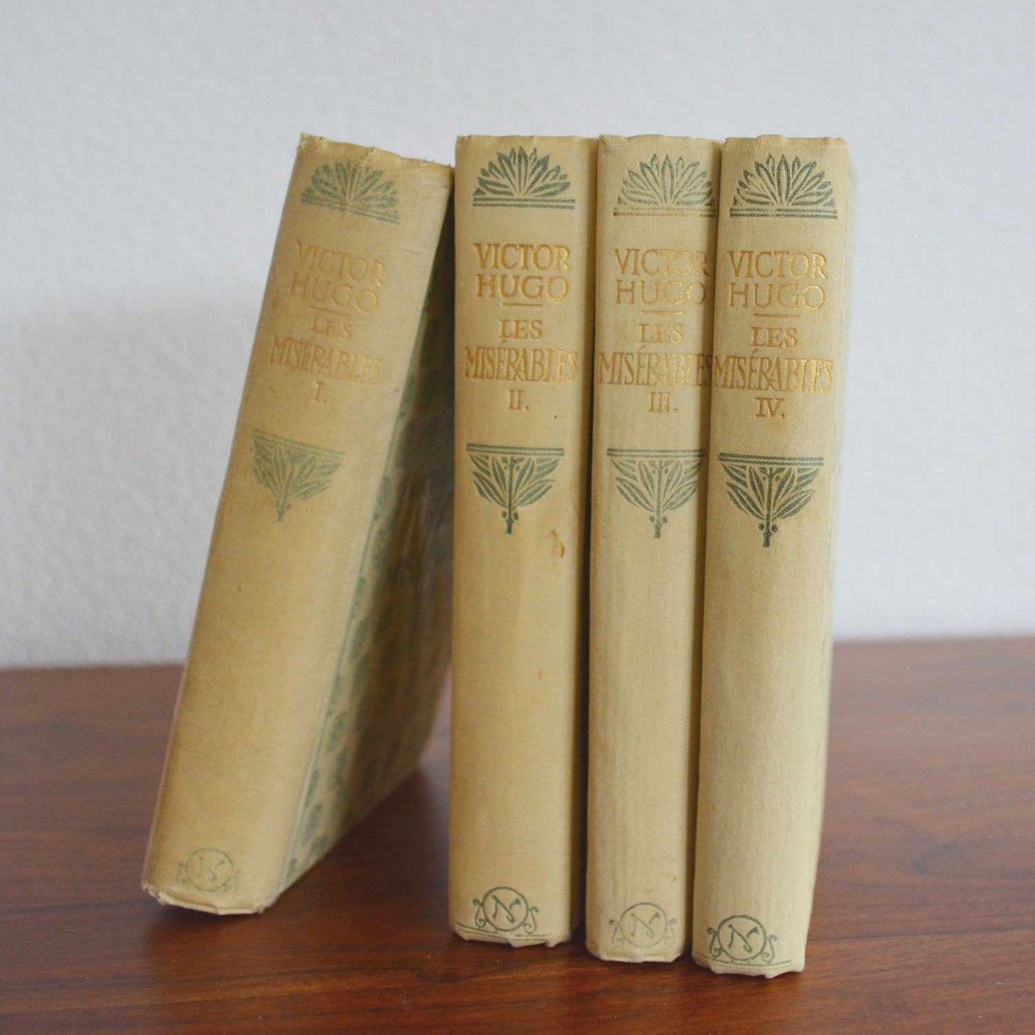 Livres "Les Misérables", 4 tomes, Victor Hugo